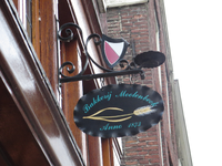 909559 Afbeelding van het uithangbord van de bakkerswinkel van Bakkerij Moolenbeek (Nieuwegracht 125) te Utrecht.